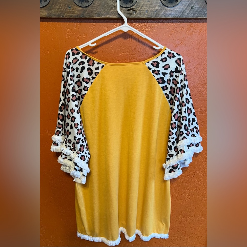 3X Fringe detail lightweight top! - Picture 3 of 3